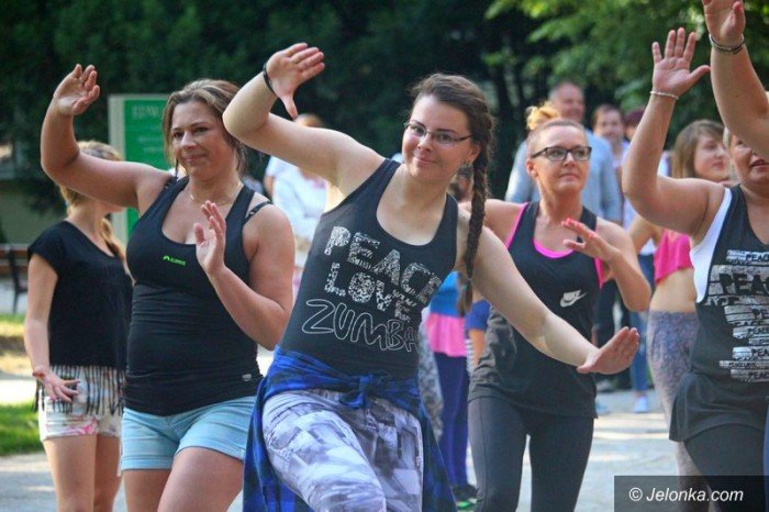 zumba-w-parku-zdrojowym-dziao-sie-foto-64033
