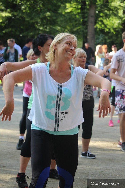 zumba-w-parku-zdrojowym-dziao-sie-foto-64033