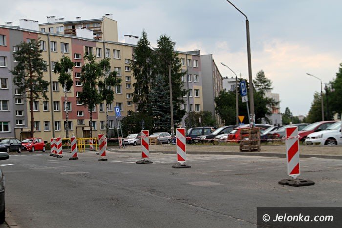 chodnik-przy-elsnera-czesciowo-z-nowa-nawierzchnia-foto-64095