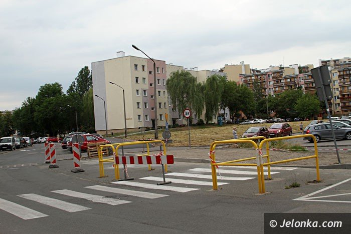 chodnik-przy-elsnera-czesciowo-z-nowa-nawierzchnia-foto-64095