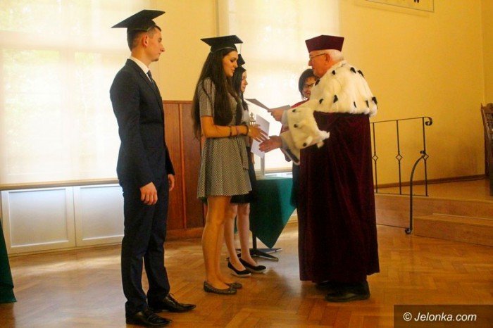 w-kpsw-absolwenci-otrzymali-dyplomy-foto-64129