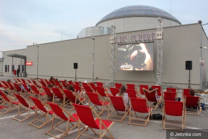 kino-pod-chmurka-na-dachu-nowego-rynku-foto-64245