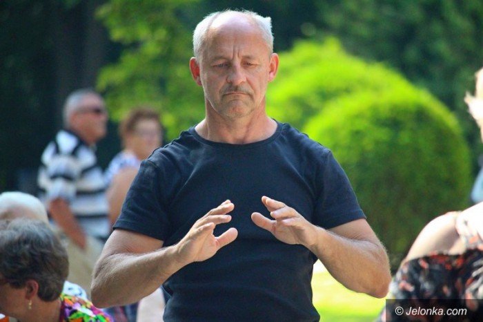 trenowali-tai-chi-w-parku-zdrojowym-foto-64246