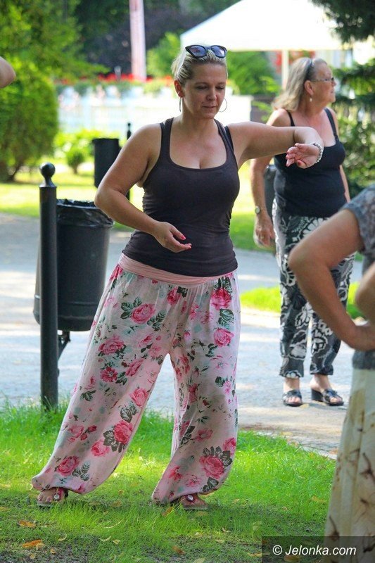 trenowali-tai-chi-w-parku-zdrojowym-foto-64246