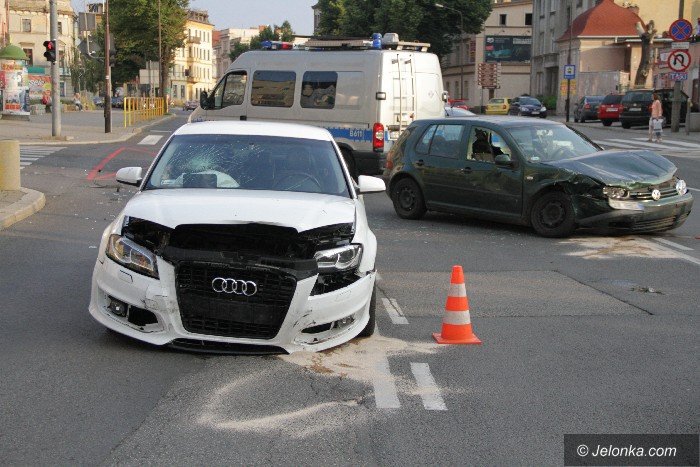 zderzenie-dwoch-aut-przy-baszcie-grodzkiej-foto-64265