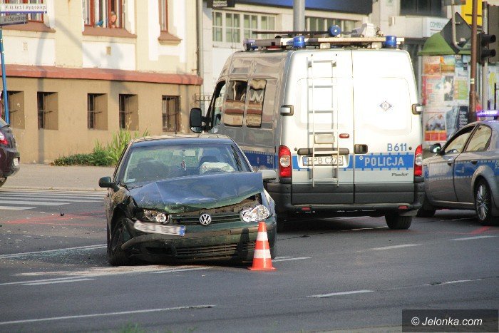 zderzenie-dwoch-aut-przy-baszcie-grodzkiej-foto-64265