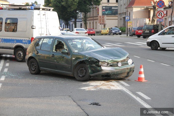 zderzenie-dwoch-aut-przy-baszcie-grodzkiej-foto-64265