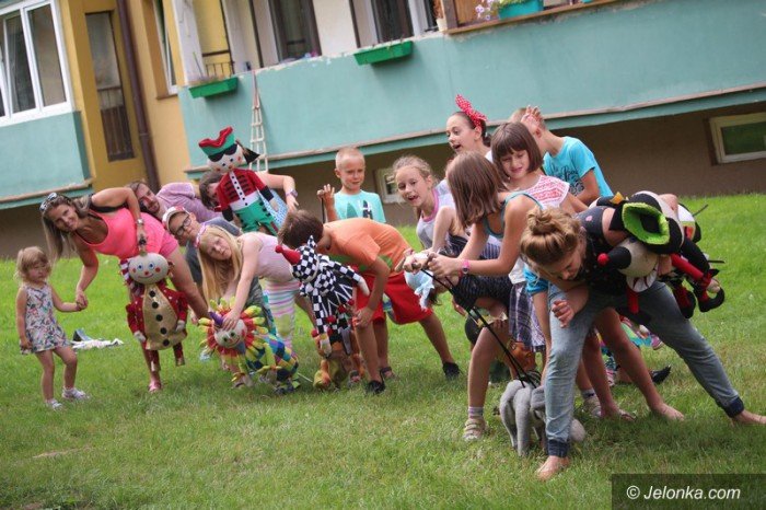 czeskie-bajki-i-sztuczki-cyrkowe-na-podworku-foto-64288