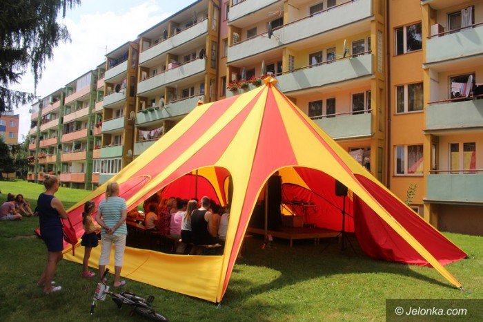czeskie-bajki-i-sztuczki-cyrkowe-na-podworku-foto-64288
