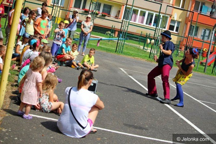 czeskie-bajki-i-sztuczki-cyrkowe-na-podworku-foto-64288