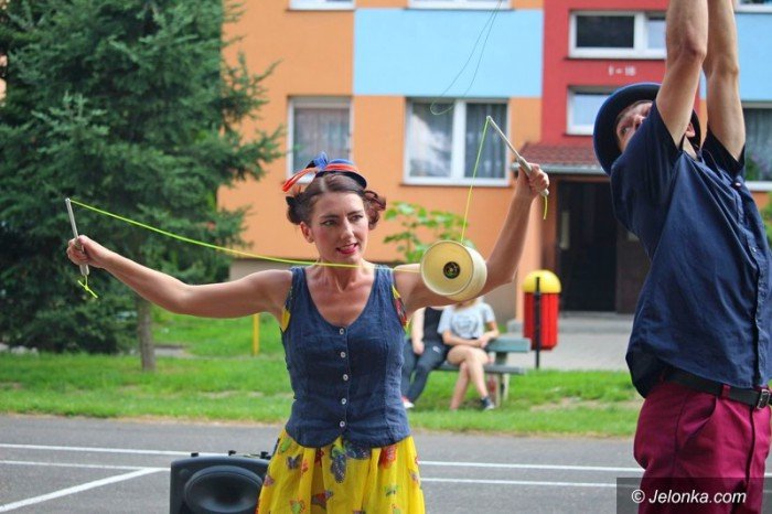 czeskie-bajki-i-sztuczki-cyrkowe-na-podworku-foto-64288