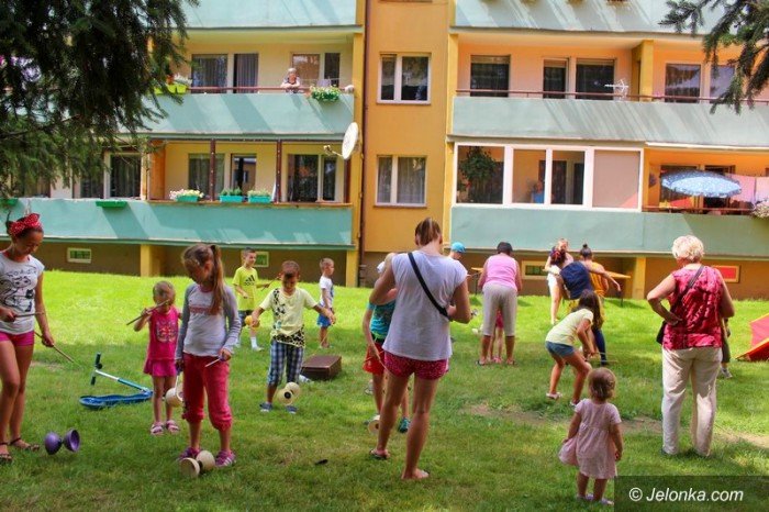 czeskie-bajki-i-sztuczki-cyrkowe-na-podworku-foto-64288