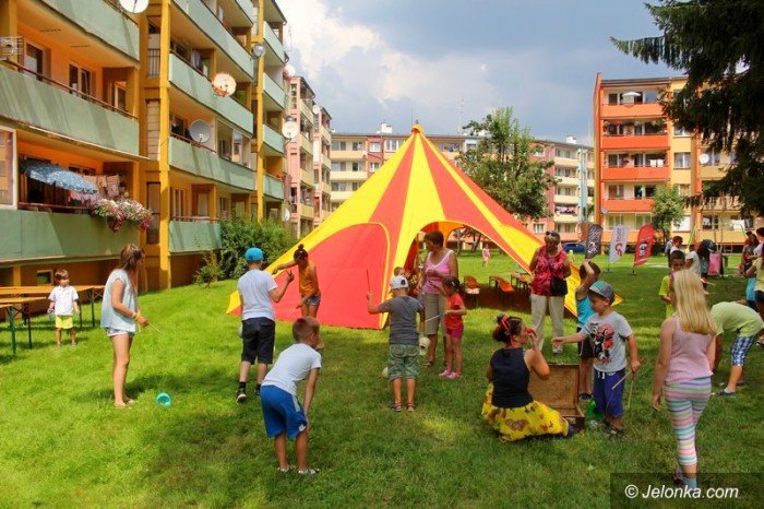 czeskie-bajki-i-sztuczki-cyrkowe-na-podworku-foto-64288