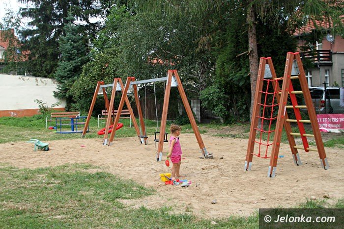 nowy-plac-zabaw-tuz-przed-odbiorem-foto-64304