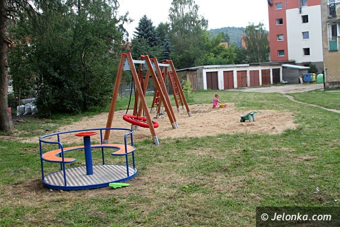 nowy-plac-zabaw-tuz-przed-odbiorem-foto-64304