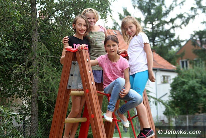 plac-zabaw-w-prezencie-od-marketu-budowlanego-foto-64340