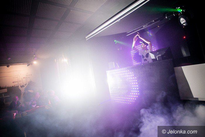dj-adamus-serwowa-hity-w-klubie-kwadrat-foto-64351