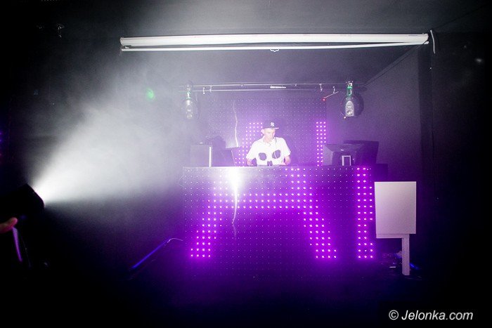 dj-adamus-serwowa-hity-w-klubie-kwadrat-foto-64351