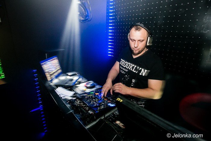 dj-adamus-serwowa-hity-w-klubie-kwadrat-foto-64351