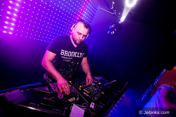 dj-adamus-serwowa-hity-w-klubie-kwadrat-foto-64351
