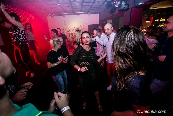 dj-adamus-serwowa-hity-w-klubie-kwadrat-foto-64351
