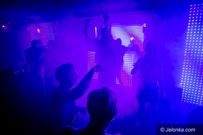 dj-adamus-serwowa-hity-w-klubie-kwadrat-foto-64351