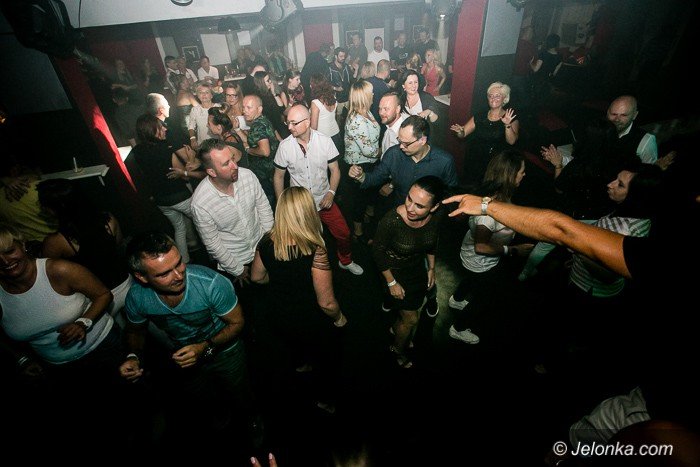 dj-adamus-serwowa-hity-w-klubie-kwadrat-foto-64351