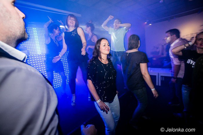 dj-adamus-serwowa-hity-w-klubie-kwadrat-foto-64351