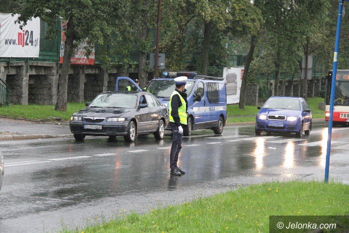 kierowca-potraci-pieszych-na-przejsciu-dwie-osoby-sa-ranne-foto-64428