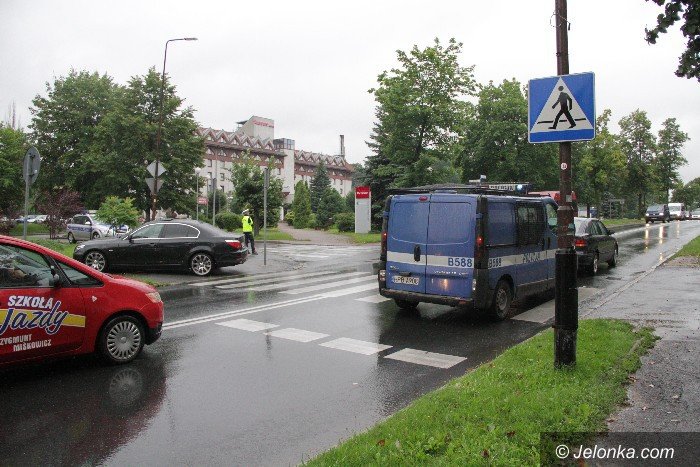 kierowca-potraci-pieszych-na-przejsciu-dwie-osoby-sa-ranne-foto-64428