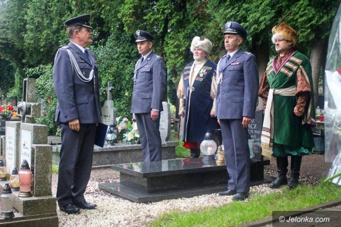 oddali-czesc-zonierzowi-pierwszej-kompanii-kadrowej-foto-64443