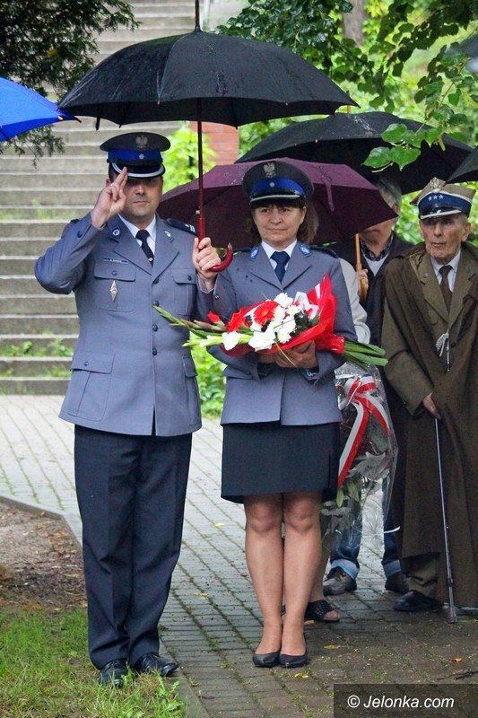 oddali-czesc-zonierzowi-pierwszej-kompanii-kadrowej-foto-64443