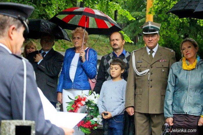 oddali-czesc-zonierzowi-pierwszej-kompanii-kadrowej-foto-64443