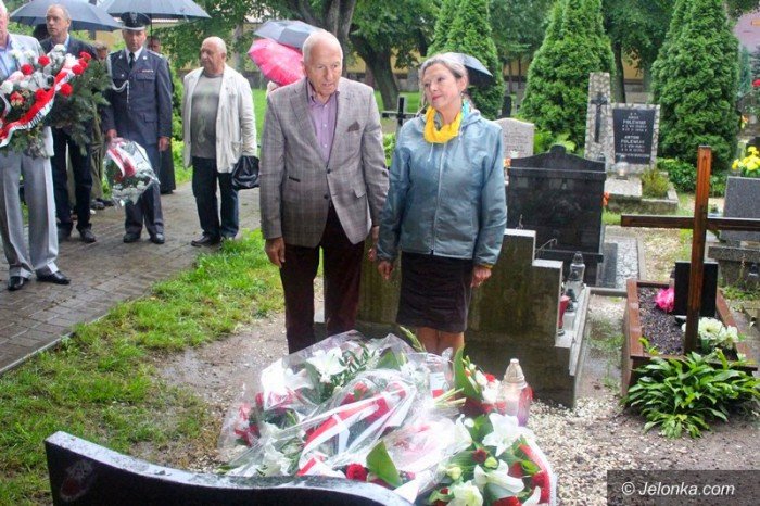 oddali-czesc-zonierzowi-pierwszej-kompanii-kadrowej-foto-64443