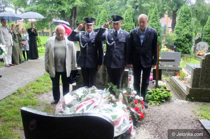 oddali-czesc-zonierzowi-pierwszej-kompanii-kadrowej-foto-64443