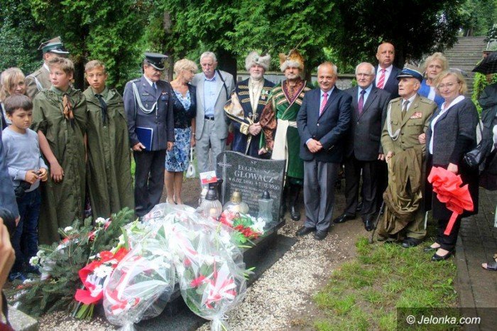 oddali-czesc-zonierzowi-pierwszej-kompanii-kadrowej-foto-64443