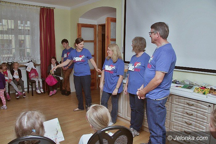 pokolonie-z-amerykanskimi-wolontariuszami-foto-64517