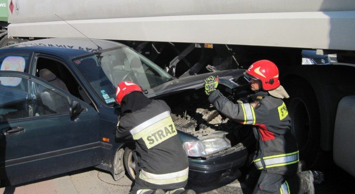 zderzenie-cysterny-z-honda-na-ul-wrocawskiej-foto-64594