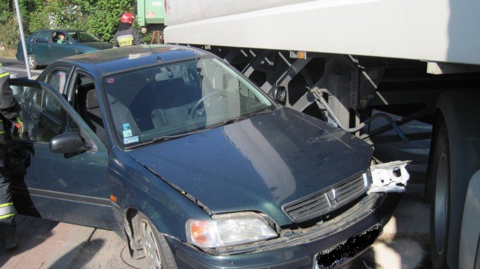 zderzenie-cysterny-z-honda-na-ul-wrocawskiej-foto-64594