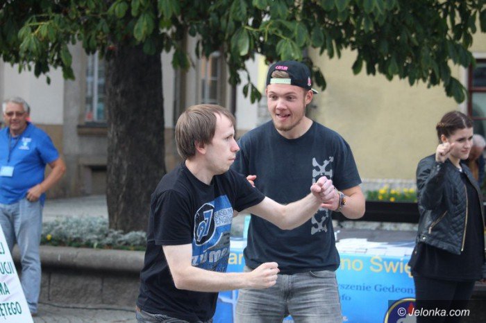 modziez-prezentowaa-swoja-wiare-foto-64601