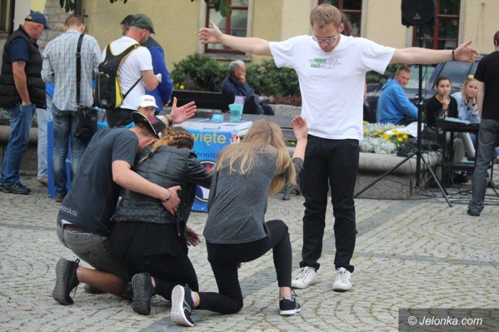 modziez-prezentowaa-swoja-wiare-foto-64601