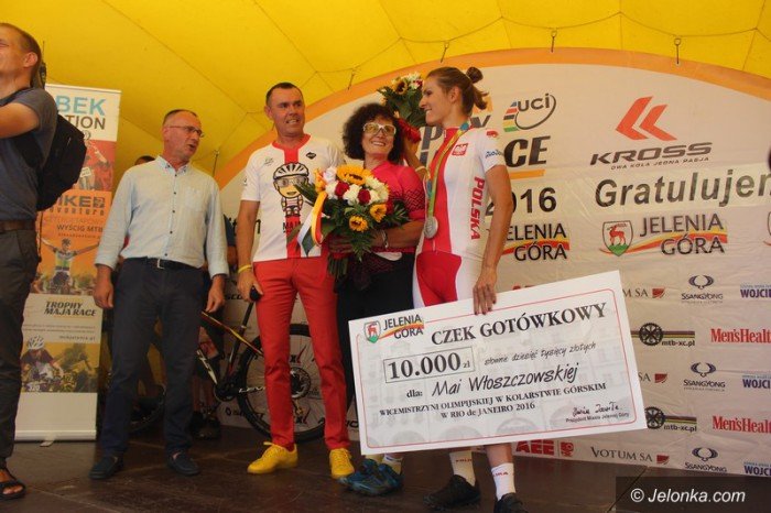 maja-woszczowska-powitana-jak-krolowa-foto-64728