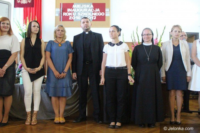 miejskie-rozpoczecie-roku-podniose-i-radosne-foto-64808