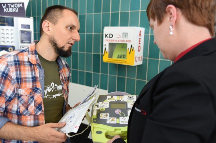 na-dworcu-w-jeleniej-gorze-jest-defibrylator-foto-64830