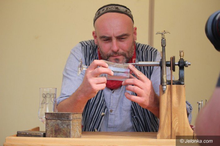 rzemieslnicy-prezentuja-sie-na-artglass-festiwalu-foto-64832