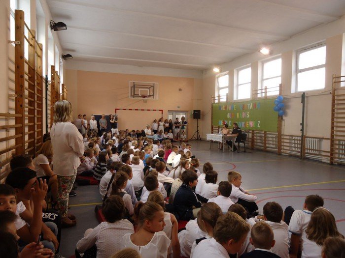 robert-dudzik-i-narodowe-czytanie-w-sp13-foto-64844