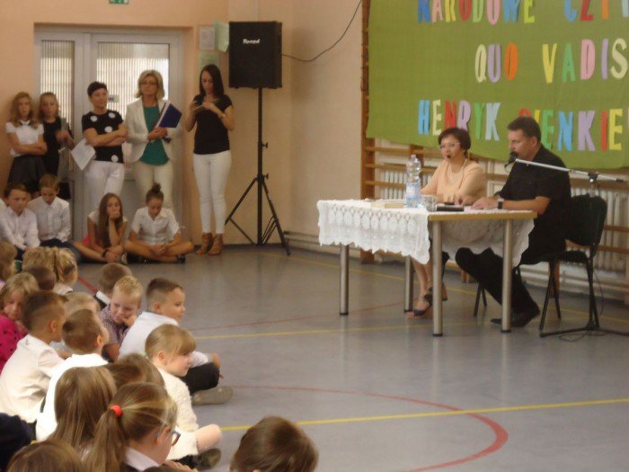 robert-dudzik-i-narodowe-czytanie-w-sp13-foto-64844