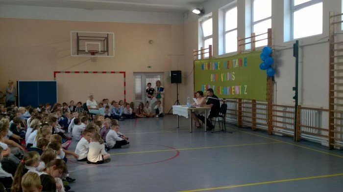 robert-dudzik-i-narodowe-czytanie-w-sp13-foto-64844