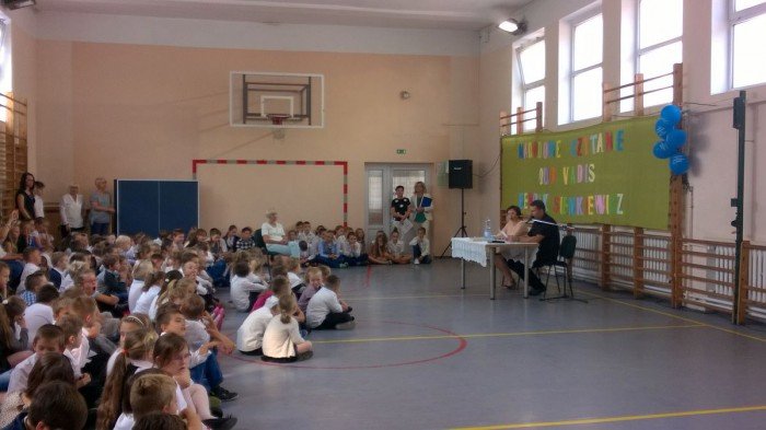 robert-dudzik-i-narodowe-czytanie-w-sp13-foto-64844