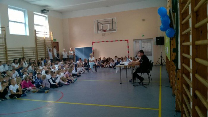 robert-dudzik-i-narodowe-czytanie-w-sp13-foto-64844